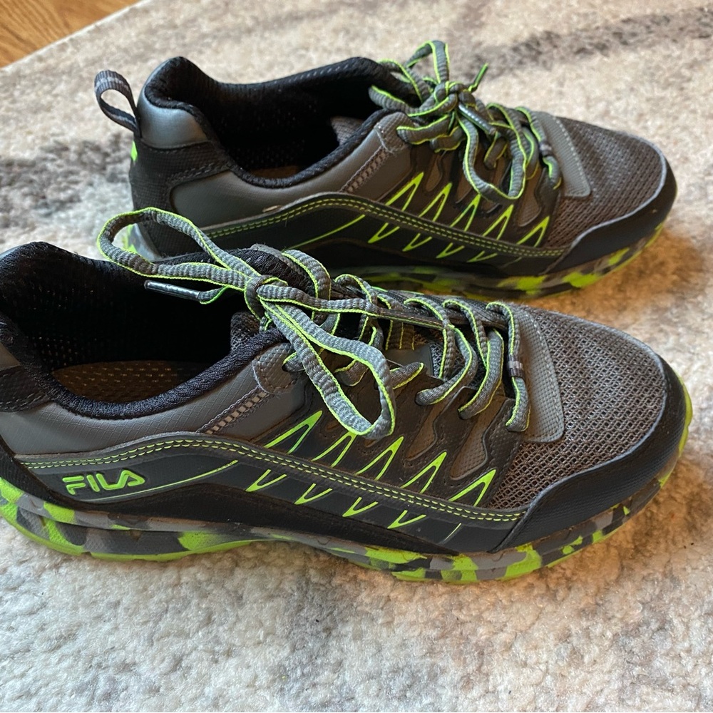 Fila Kids' Black and Neon Green Sneakers boys Size 6 - Picture 2 of 7